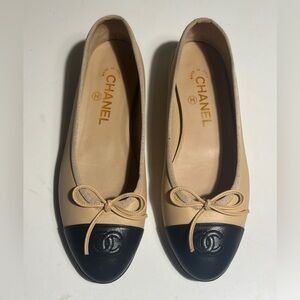 CHANEL Two-Tone Beige and Black Flats